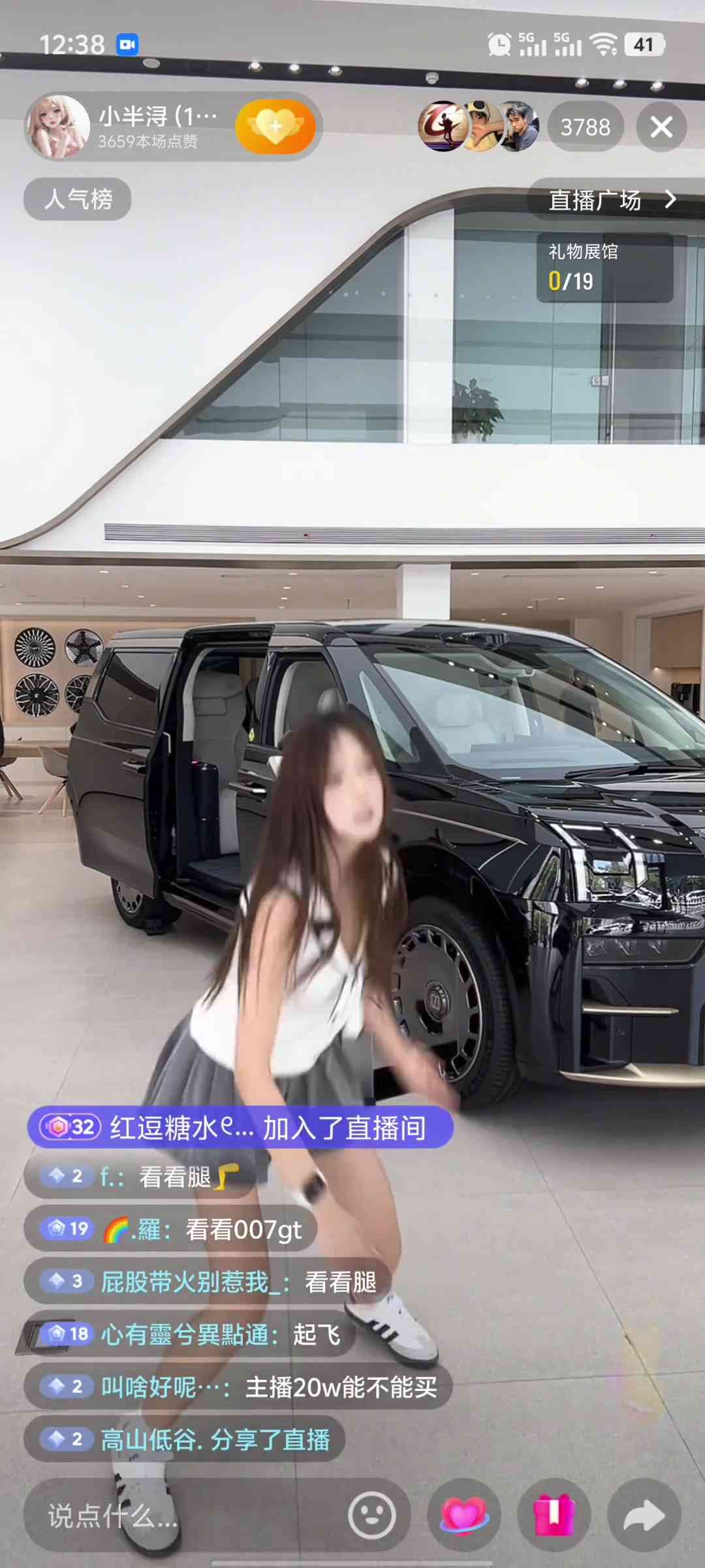 现在汽车销售连篮球都得卷了？😂