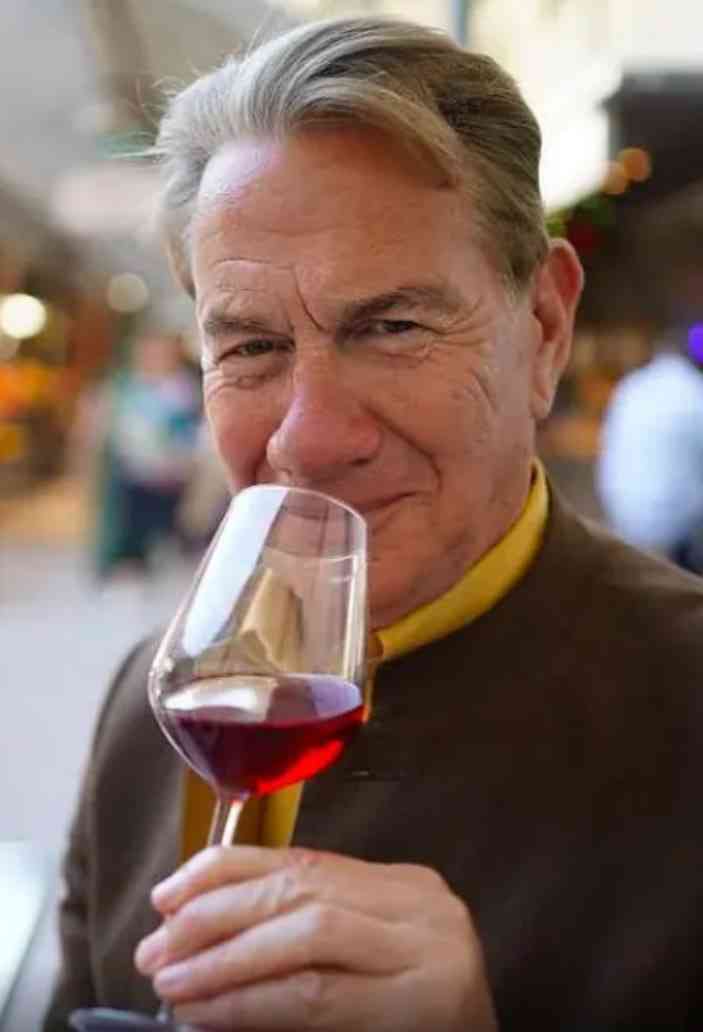 《迈克尔·波蒂洛的葡萄牙》免费在线播放｜纪录片·美国